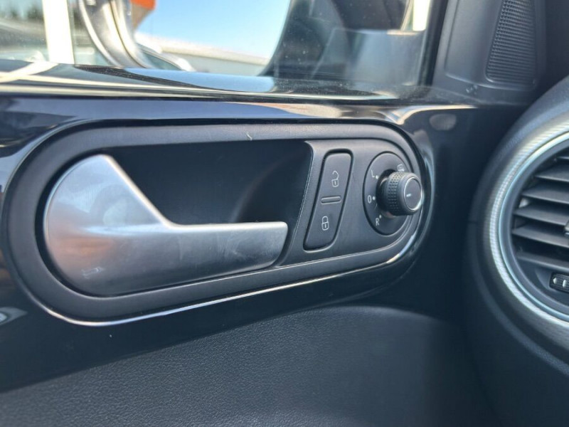 Photo 20 de l'offre de VOLKSWAGEN COCCINELLE CABRIOLET 1.2 TSI 105 BVM6 CLUB GPS Xénon JA18 Radars à 19490€ chez Mérignac auto