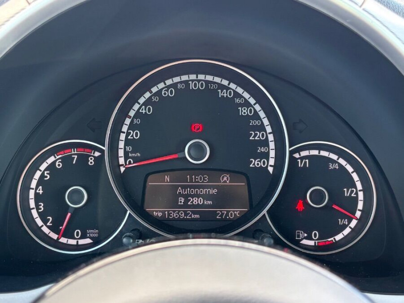 Photo 23 de l'offre de VOLKSWAGEN COCCINELLE CABRIOLET 1.2 TSI 105 BVM6 CLUB GPS Xénon JA18 Radars à 19490€ chez Mérignac auto