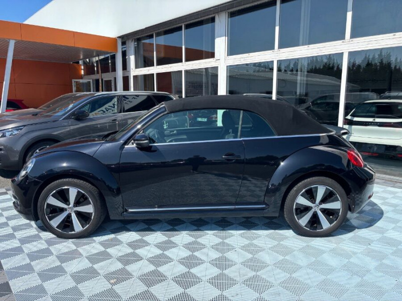 Photo 9 de l'offre de VOLKSWAGEN COCCINELLE CABRIOLET 1.2 TSI 105 BVM6 CLUB GPS Xénon JA18 Radars à 19490€ chez Mérignac auto