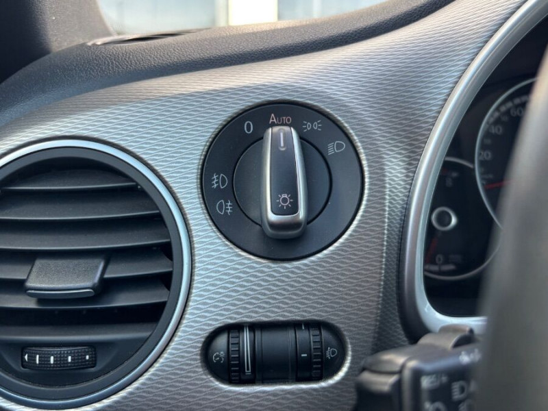 Photo 19 de l'offre de VOLKSWAGEN COCCINELLE CABRIOLET 1.2 TSI 105 BVM6 CLUB GPS Xénon JA18 Radars à 19490€ chez Mérignac auto