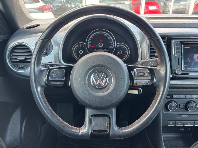 Photo 26 de l'offre de VOLKSWAGEN COCCINELLE CABRIOLET 1.2 TSI 105 BVM6 CLUB GPS Xénon JA18 Radars à 19490€ chez Mérignac auto