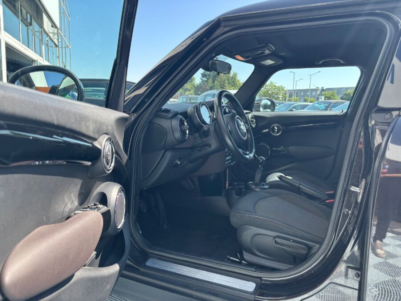 Photo 13 de l'offre de MINI MINI III ONE 75 BVM6 5P Bluetooth Radar JA16 Black à 11950€ chez Mérignac auto