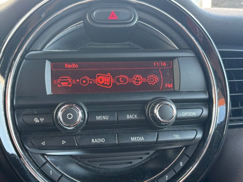 Photo 25 de l'offre de MINI MINI III ONE 75 BVM6 5P Bluetooth Radar JA16 Black à 11950€ chez Mérignac auto