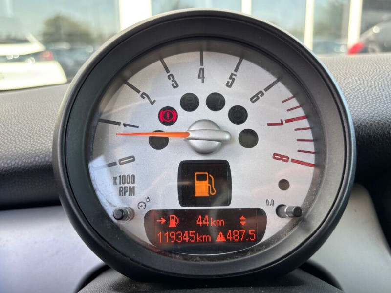 Photo 17 de l'offre de MINI MINI III ONE 1.6 75cv BVM6 CLIM JA à 6950€ chez Mérignac auto