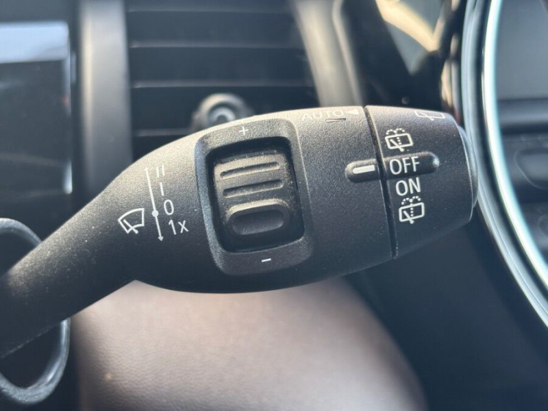 Photo 20 de l'offre de MINI MINI III ONE 75 BVM6 5P Bluetooth Radar JA16 Black à 11950€ chez Mérignac auto