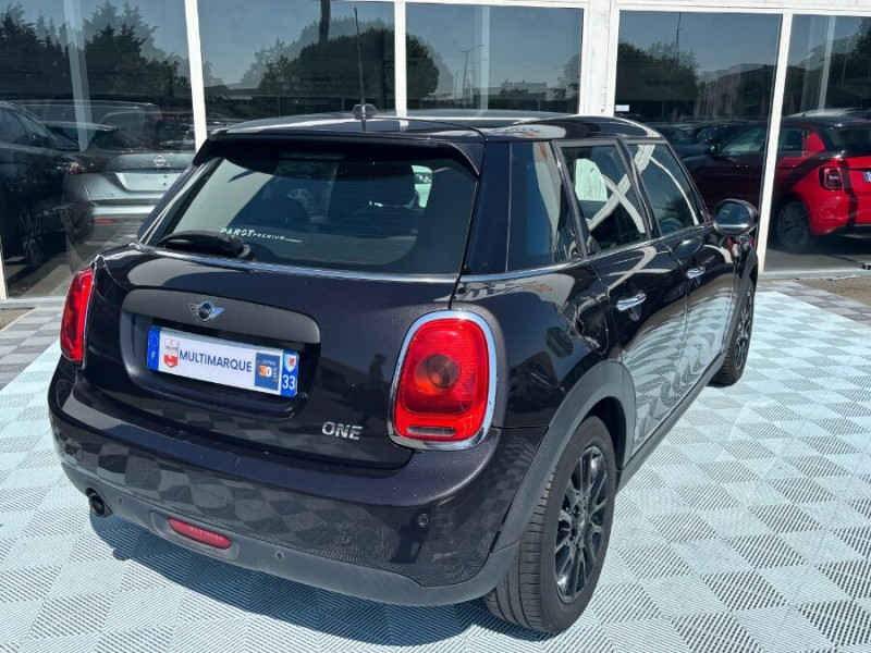 Photo 3 de l'offre de MINI MINI III ONE 75 BVM6 5P Bluetooth Radar JA16 Black à 11950€ chez Mérignac auto