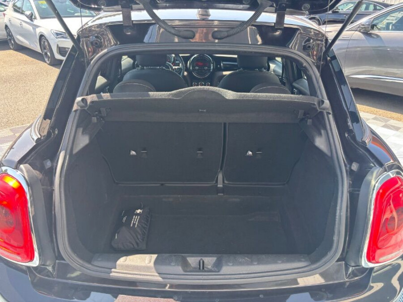 Photo 15 de l'offre de MINI MINI III ONE 75 BVM6 5P Bluetooth Radar JA16 Black à 11950€ chez Mérignac auto