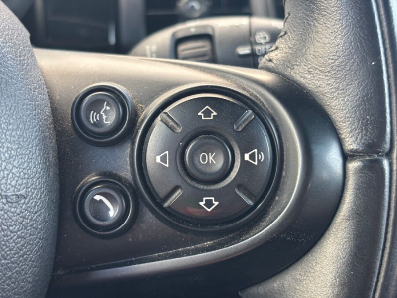 Photo 22 de l'offre de MINI MINI III ONE 75 BVM6 5P Bluetooth Radar JA16 Black à 11950€ chez Mérignac auto