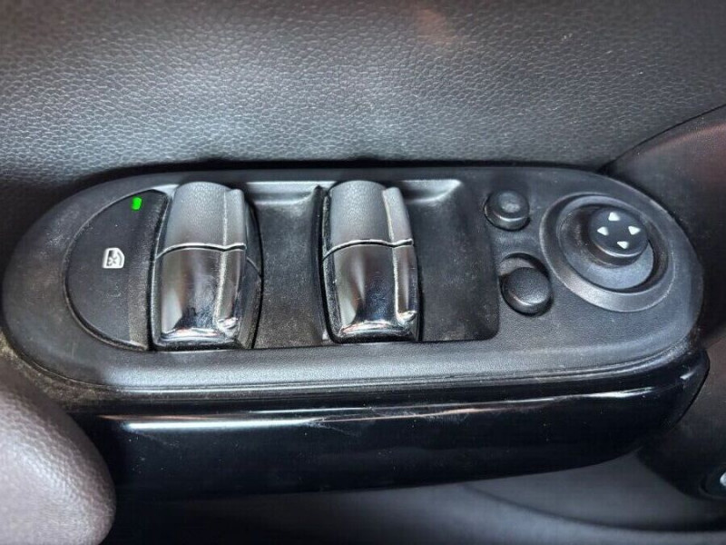 Photo 16 de l'offre de MINI MINI III ONE 75 BVM6 5P Bluetooth Radar JA16 Black à 11950€ chez Mérignac auto