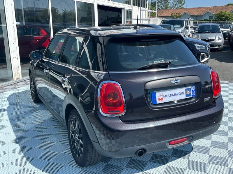 Photo 8 de l'offre de MINI MINI III ONE 75 BVM6 5P Bluetooth Radar JA16 Black à 11950€ chez Mérignac auto