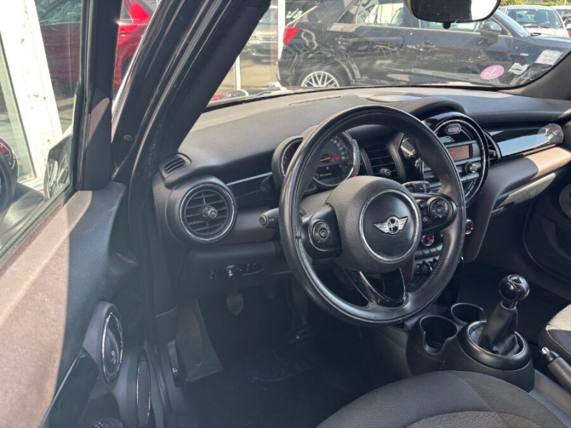 Photo 12 de l'offre de MINI MINI III ONE 75 BVM6 5P Bluetooth Radar JA16 Black à 11950€ chez Mérignac auto
