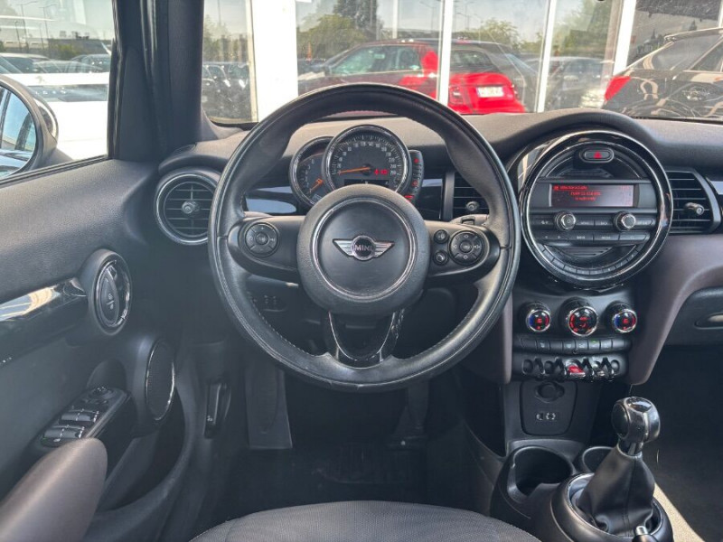 Photo 4 de l'offre de MINI MINI III ONE 75 BVM6 5P Bluetooth Radar JA16 Black à 11950€ chez Mérignac auto