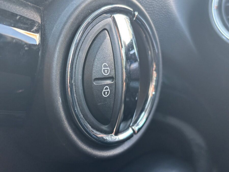 Photo 17 de l'offre de MINI MINI III ONE 75 BVM6 5P Bluetooth Radar JA16 Black à 11950€ chez Mérignac auto