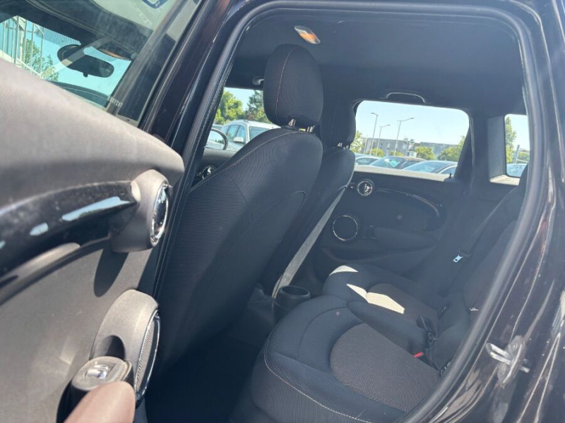 Photo 14 de l'offre de MINI MINI III ONE 75 BVM6 5P Bluetooth Radar JA16 Black à 11950€ chez Mérignac auto