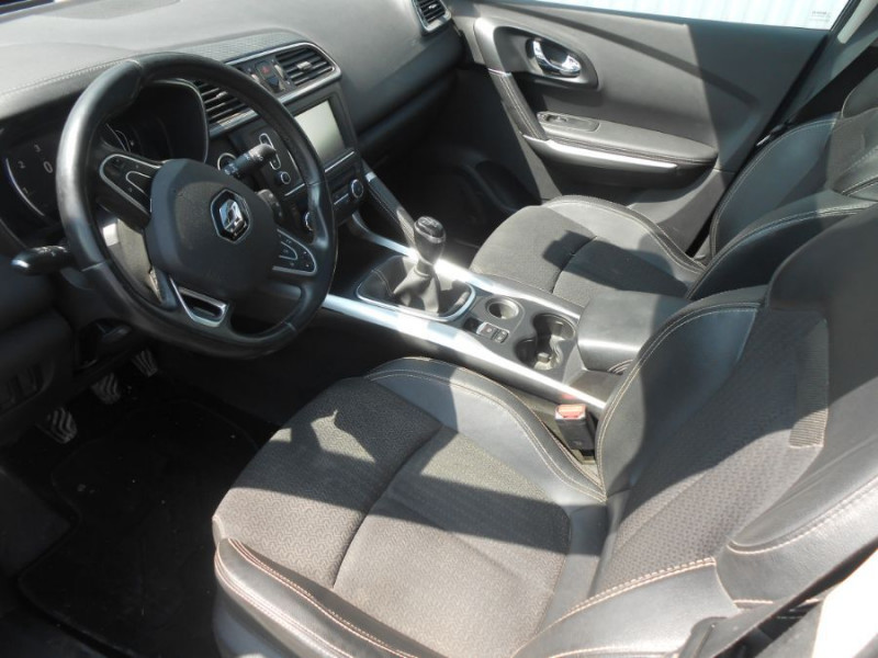 Photo 5 de l'offre de RENAULT KADJAR 1.6 DCi 130 BVM6 2WD INTENS TOIT Pano Camera Attel. à 10900€ chez Mérignac auto