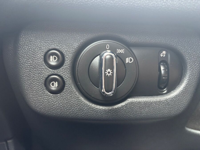 Photo 29 de l'offre de MINI CLUBMAN III 2.0 COOPER D 150 BVM6 CUIR TOIT Ouvrant Camera HUD JA18 à 20450€ chez Mérignac auto