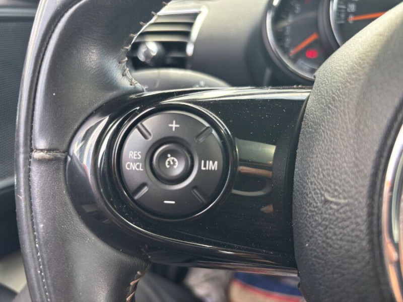Photo 30 de l'offre de MINI CLUBMAN III 2.0 COOPER D 150 BVM6 CUIR TOIT Ouvrant Camera HUD JA18 à 20450€ chez Mérignac auto