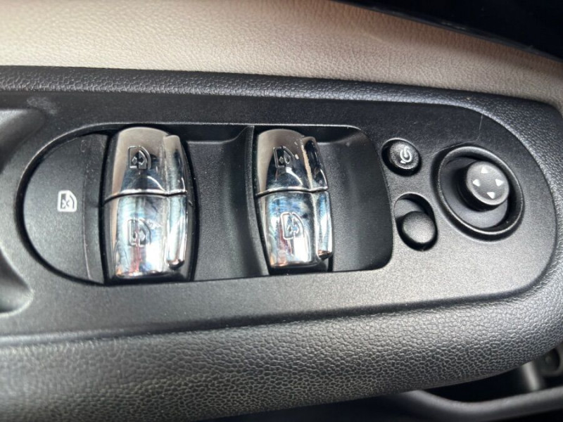 Photo 28 de l'offre de MINI CLUBMAN III 2.0 COOPER D 150 BVM6 CUIR TOIT Ouvrant Camera HUD JA18 à 20450€ chez Mérignac auto