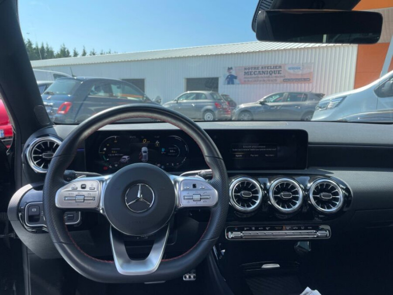 Photo 4 de l'offre de MERCEDES-BENZ CLASSE A IV 220D 190 8G-DCT AMG LINE TOE JA19 Key Less SC à 38490€ chez Mérignac auto
