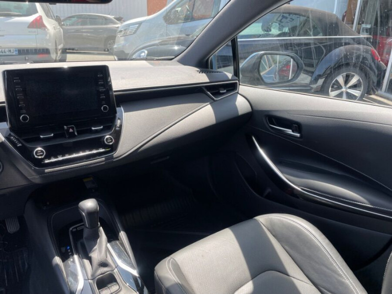 Photo 13 de l'offre de TOYOTA COROLLA XII TOURING SPORTS 1.8 HYBRIDE 122H BVA PREMIUM CUIR 4SC Hayon EL. JA17 à 24950€ chez Mérignac auto