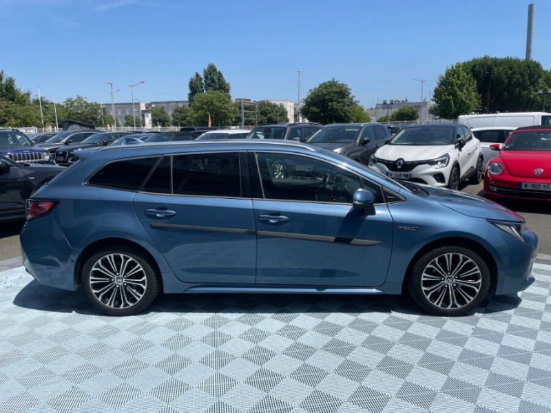 Photo 11 de l'offre de TOYOTA COROLLA XII TOURING SPORTS 1.8 HYBRIDE 122H BVA PREMIUM CUIR 4SC Hayon EL. JA17 à 24950€ chez Mérignac auto