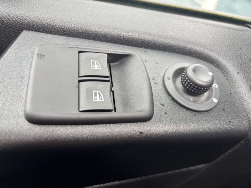 Photo 16 de l'offre de RENAULT TRAFIC FOURGON III 1.6 DCi 120 BV6 L2H1 2T9 1200 CONFORT Galerie 20950.H.T à 20950€ chez Mérignac auto