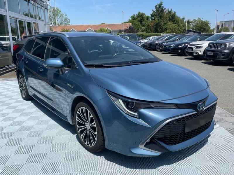 Photo 2 de l'offre de TOYOTA COROLLA XII TOURING SPORTS 1.8 HYBRIDE 122H BVA PREMIUM CUIR 4SC Hayon EL. JA17 à 24950€ chez Mérignac auto