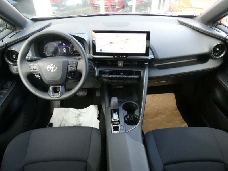 Photo 8 de l'offre de TOYOTA C-HR II 1.8 HYBRIDE 140 CVT 2WD DESIGN GPS 12.3 Camera JA18 Diam. Induction à 31450€ chez Mérignac auto