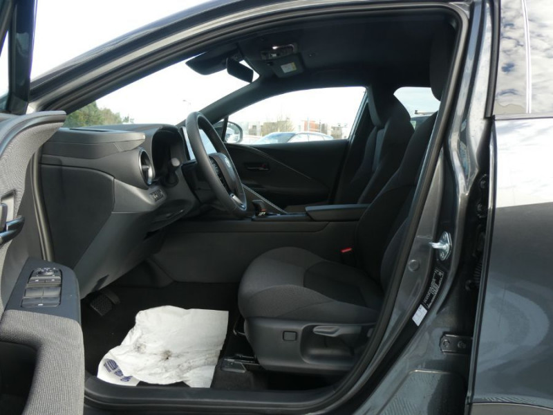 Photo 9 de l'offre de TOYOTA C-HR II 1.8 HYBRIDE 140 CVT 2WD DESIGN GPS 12.3 Camera JA18 Diam. Induction à 31450€ chez Mérignac auto
