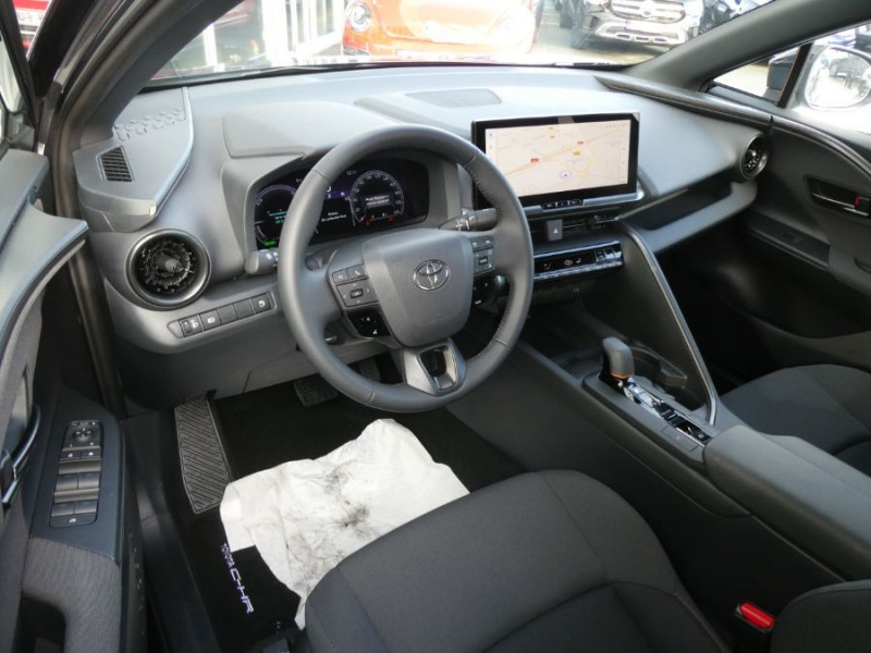 Photo 7 de l'offre de TOYOTA C-HR II 1.8 HYBRIDE 140 CVT 2WD DESIGN GPS 12.3 Camera JA18 Diam. Induction à 31450€ chez Mérignac auto