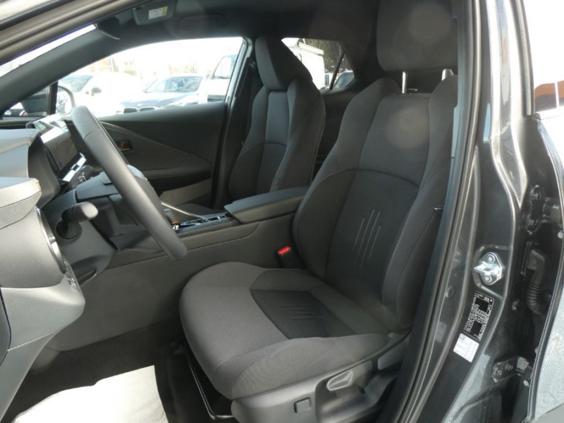 Photo 3 de l'offre de TOYOTA C-HR II 1.8 HYBRIDE 140 CVT 2WD DESIGN GPS 12.3 Camera JA18 Diam. Induction à 31450€ chez Mérignac auto