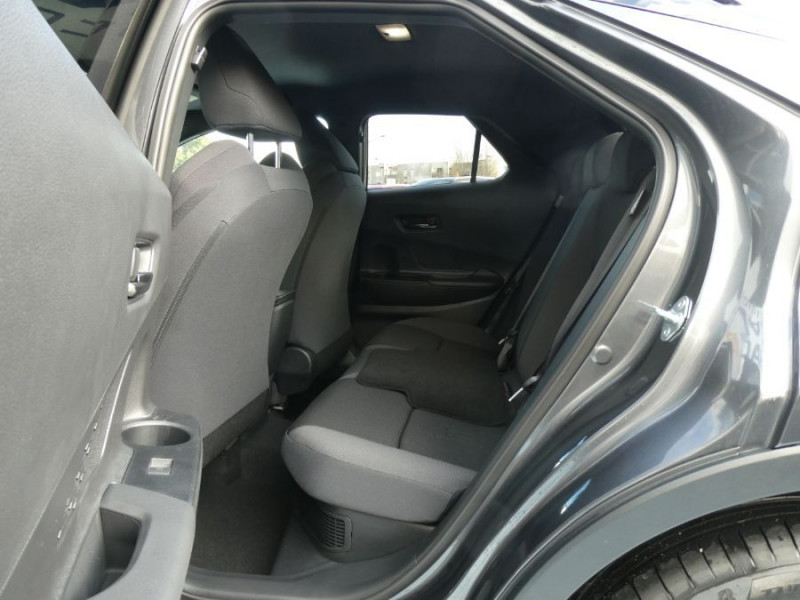 Photo 10 de l'offre de TOYOTA C-HR II 1.8 HYBRIDE 140 CVT 2WD DESIGN GPS 12.3 Camera JA18 Diam. Induction à 31450€ chez Mérignac auto