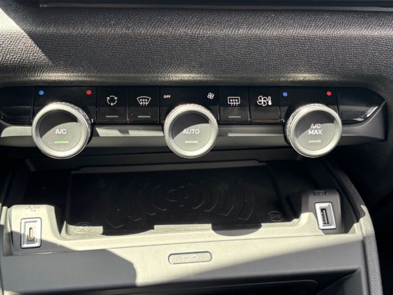 Photo 34 de l'offre de CITROEN C4 1.5 BlueHDi 130 EAT8 MAX Camera ADML JA18 à 26450€ chez Mérignac auto