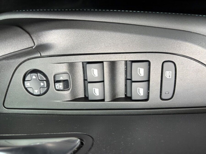 Photo 31 de l'offre de PEUGEOT 2008 II 1.5 BlueHDi 130 EAT8 ALLURE PACK GPS Camera à 22890€ chez Mérignac auto