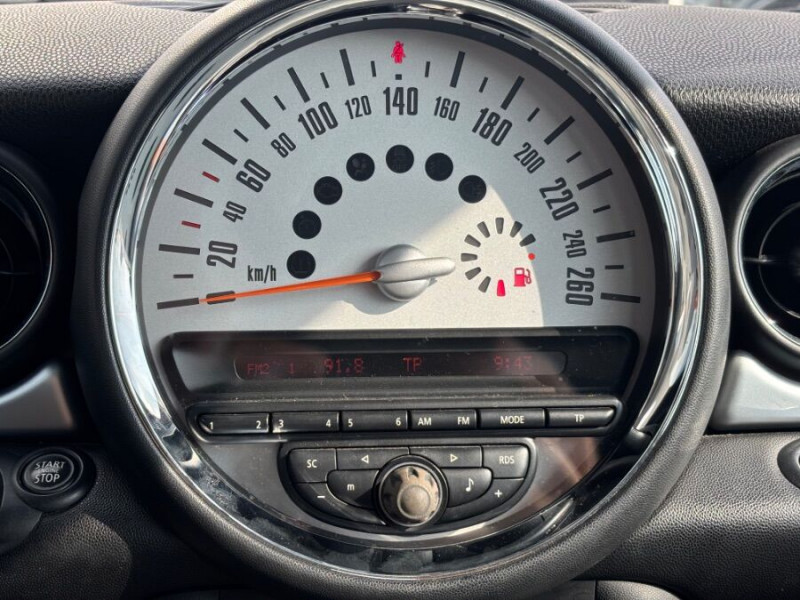 Photo 20 de l'offre de MINI MINI III ONE 1.6 98 BVA 3P CUIR TOIT Ouvrant Radars à 10890€ chez Mérignac auto