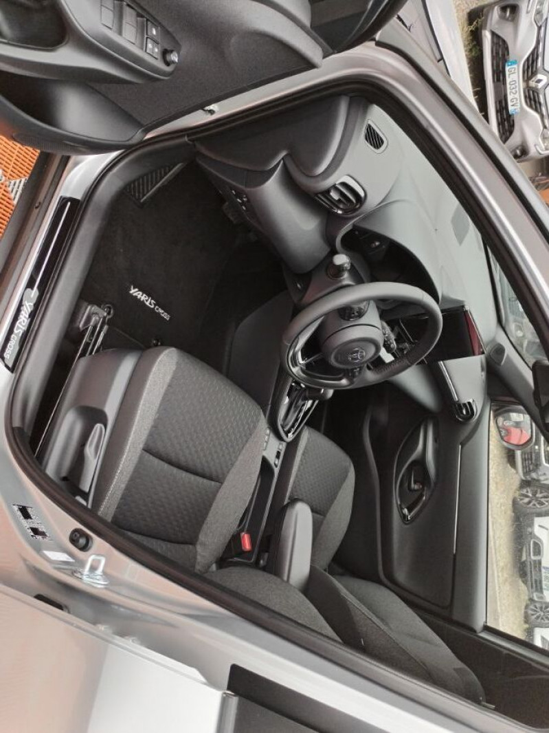 Photo 26 de l'offre de TOYOTA YARIS CROSS 1.5 HYBRIDE 116H BVA DESIGN SC JA17 Camera Key Less ACC à 27490€ chez Mérignac auto