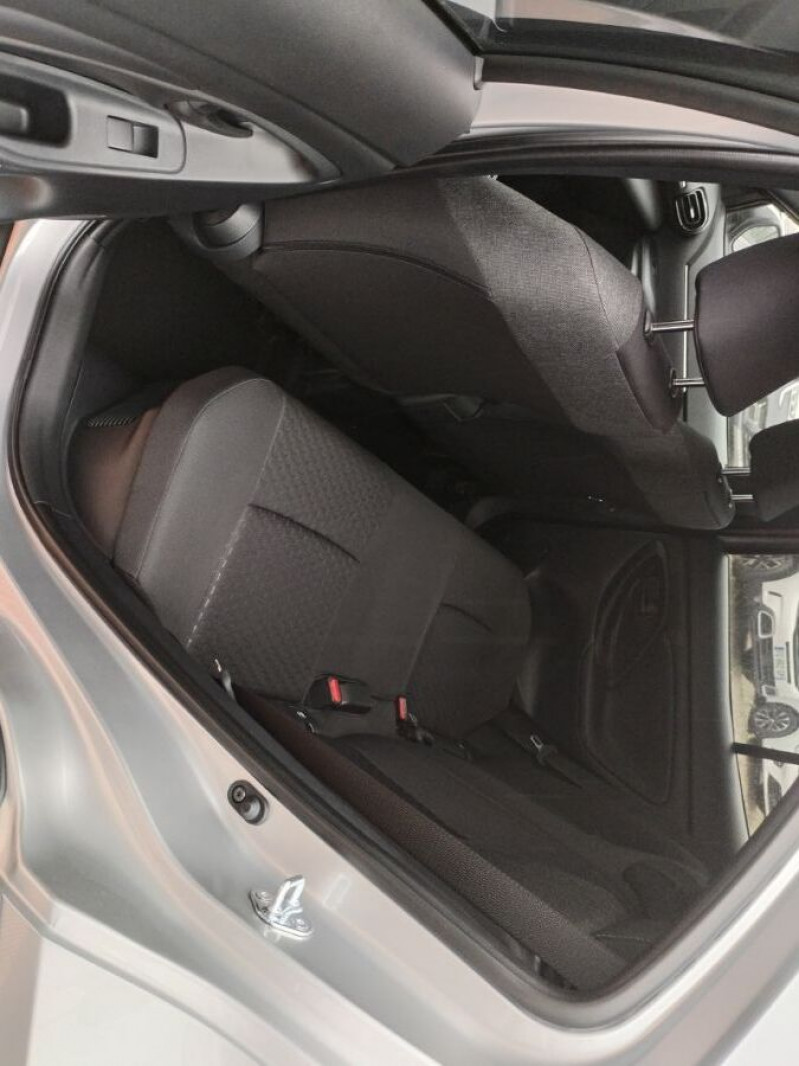 Photo 27 de l'offre de TOYOTA YARIS CROSS 1.5 HYBRIDE 116H BVA DESIGN SC JA17 Camera Key Less ACC à 27490€ chez Mérignac auto