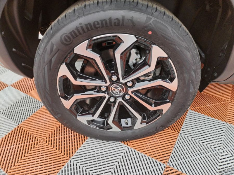 Photo 9 de l'offre de TOYOTA YARIS CROSS 1.5 HYBRIDE 116H BVA DESIGN SC JA17 Camera Key Less ACC à 27490€ chez Mérignac auto