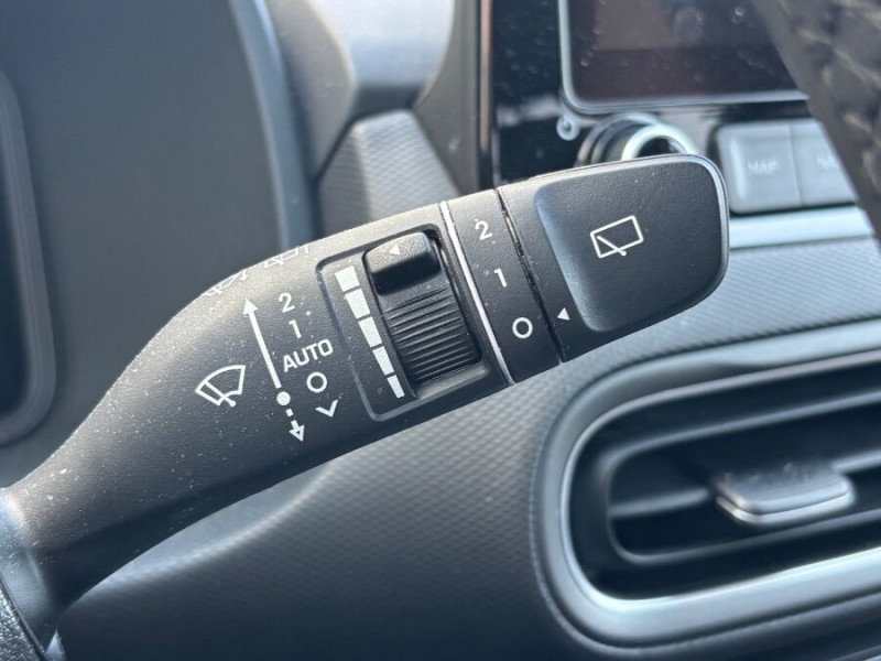 Photo 27 de l'offre de HYUNDAI KONA 1.6 HYBRID 141DCT-6 EXECUTIVE CUIR SE Camera JA18 à 20950€ chez Mérignac auto