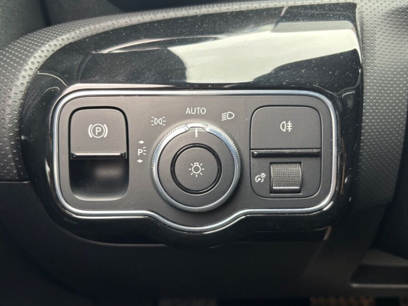 Photo 27 de l'offre de MERCEDES-BENZ CLASSE A 180 AMG LINE 7G-DCT Camera LED SC à 25450€ chez Mérignac auto