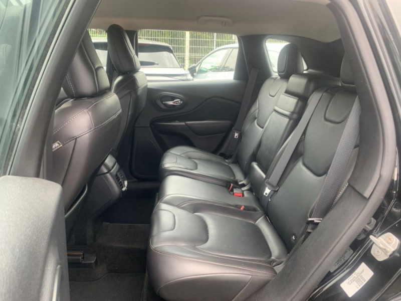 Photo 6 de l'offre de JEEP CHEROKEE 2.2 MultiJet 185 BVA 4WD LONGITUDE EXECUTIVE Active Drive CUIR Attel. à 17950€ chez Mérignac auto