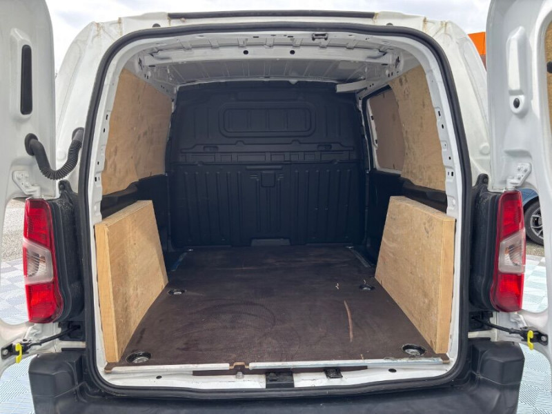 Photo 5 de l'offre de CITROEN BERLINGO 1.5 BlueHDi 100 CLUB Camera Pack Chantier Safety+ Grip Cont. 11970.H.T. à 14364€ chez Mérignac auto