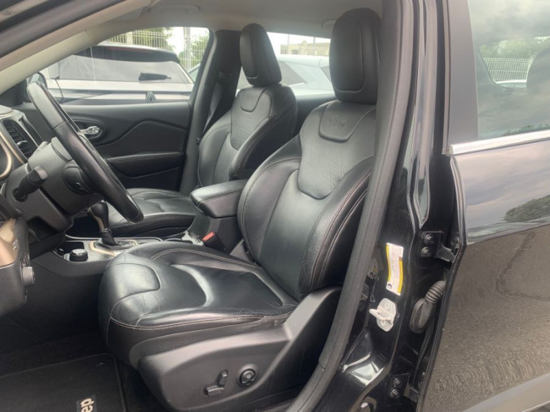 Photo 5 de l'offre de JEEP CHEROKEE 2.2 MultiJet 185 BVA 4WD LONGITUDE EXECUTIVE Active Drive CUIR Attel. à 17950€ chez Mérignac auto