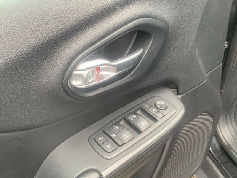 Photo 10 de l'offre de JEEP CHEROKEE 2.2 MultiJet 185 BVA 4WD LONGITUDE EXECUTIVE Active Drive CUIR Attel. à 17950€ chez Mérignac auto