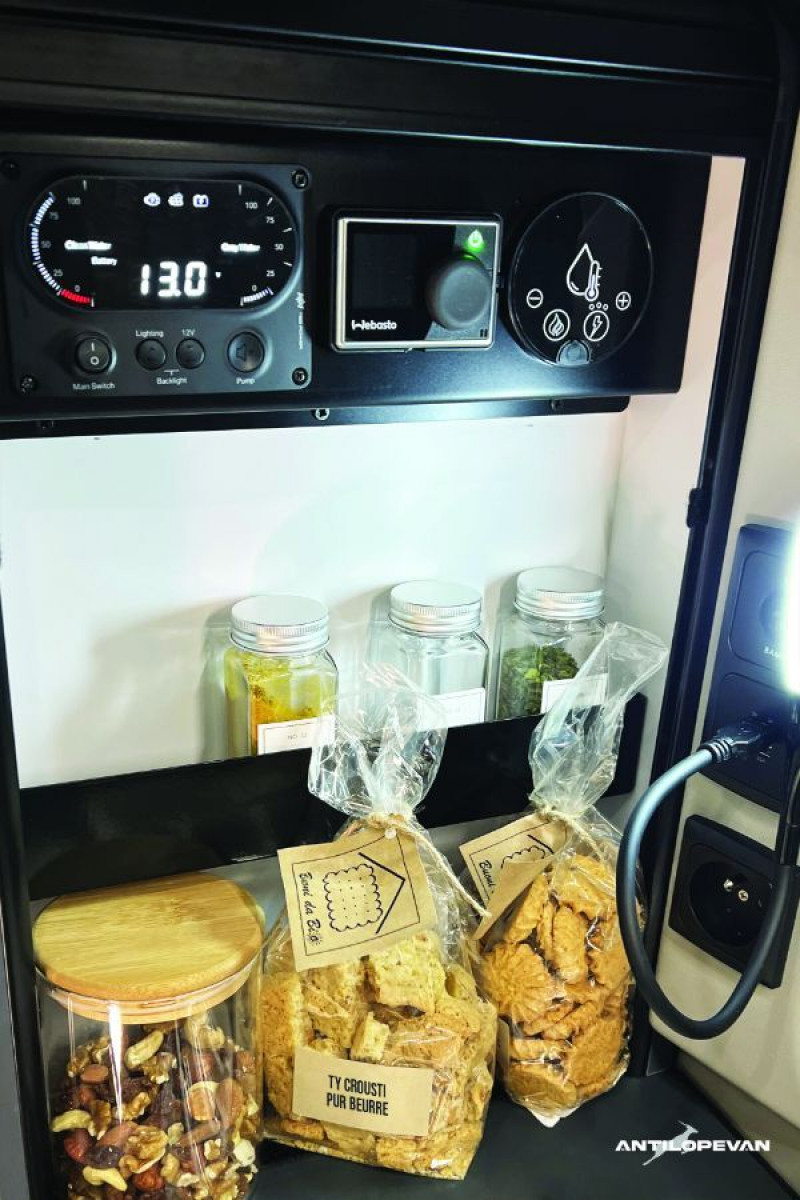 Photo 49 de l'offre de RENAULT TRAFIC VAN ANTILOPE VAN Aménagé FLEX 5 2.0 DCi 150 EDC L1 5PL Attel+Pte Vélo Tout Equipé DISPO à 65950€ chez Mérignac auto