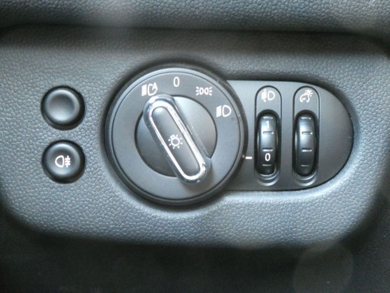 Photo 19 de l'offre de MINI CLUBMAN III ONE D 116 BVA Nv GPS Radars Clim Auto Suivi Complet à 21490€ chez Mérignac auto