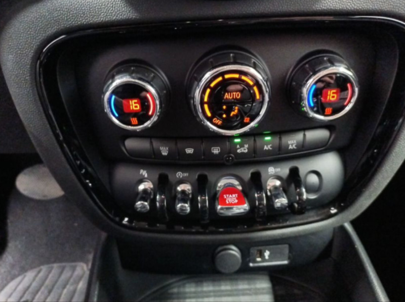 Photo 17 de l'offre de MINI CLUBMAN III ONE D 116 BVA Nv GPS Radars Clim Auto Suivi Complet à 21490€ chez Mérignac auto