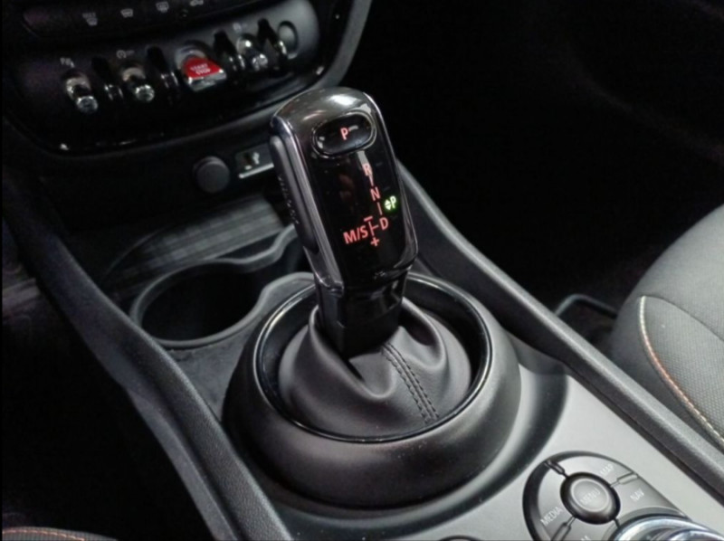 Photo 8 de l'offre de MINI CLUBMAN III ONE D 116 BVA Nv GPS Radars Clim Auto Suivi Complet à 21490€ chez Mérignac auto