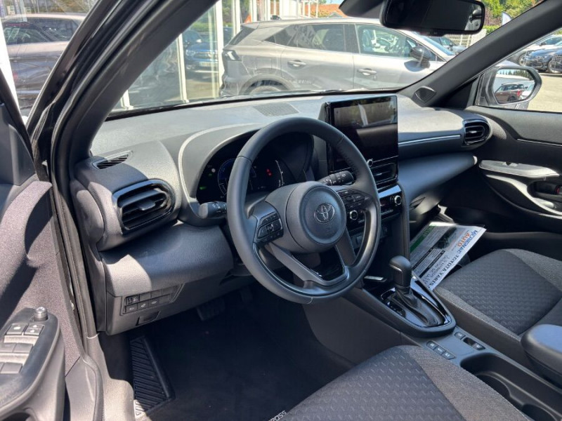 Photo 13 de l'offre de TOYOTA YARIS CROSS 1.5 HYBRIDE 116H BVA DESIGN SC JA17 Camera Key Less ACC à 27490€ chez Mérignac auto