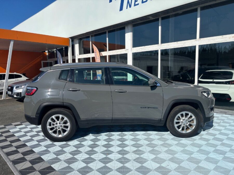 Photo 9 de l'offre de JEEP COMPASS 1.3 PHEV T4 190 BVA6 4XE HYBRIDE LIMITED AWD CUIR SEM GPS Camera 1ère Main à 18950€ chez Mérignac auto